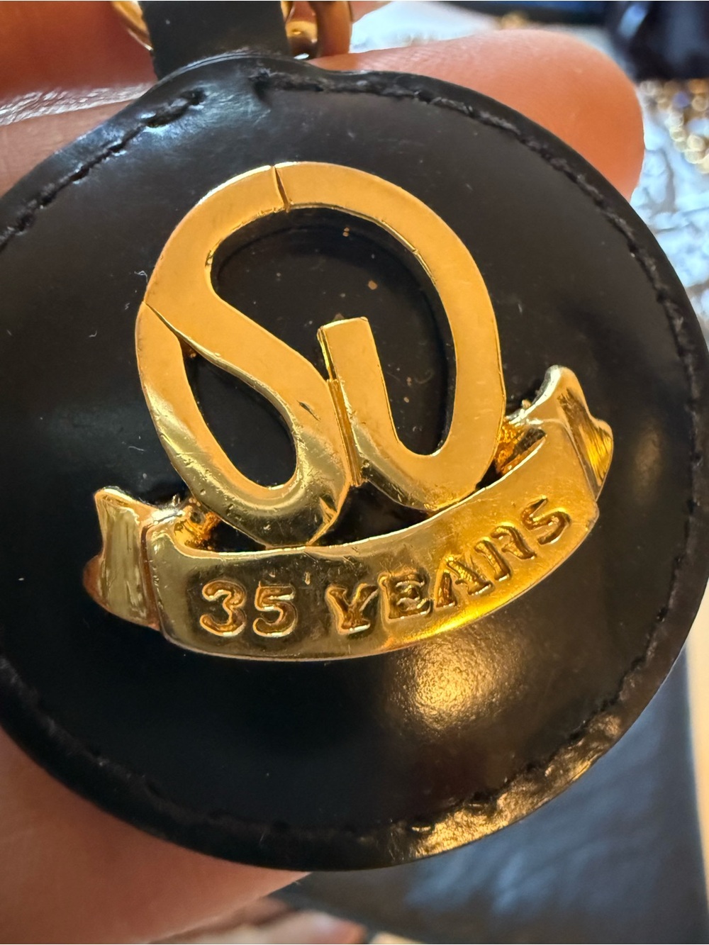 Vintage St. John Keychain 35 anniversary black and gold logo - Picture 5 of 10